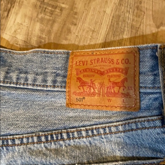 Levi’s denim frayed shorts - Picture 3 of 3
